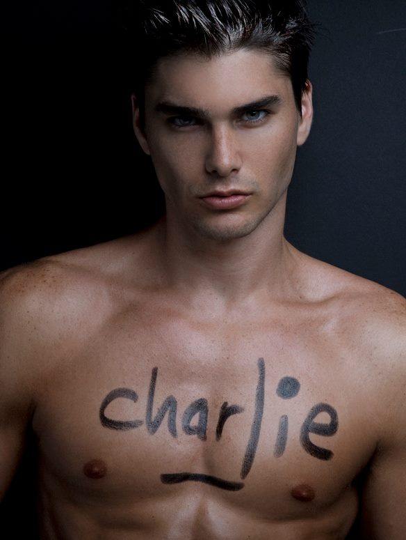 Modelo sexy Charlie Matthews 4