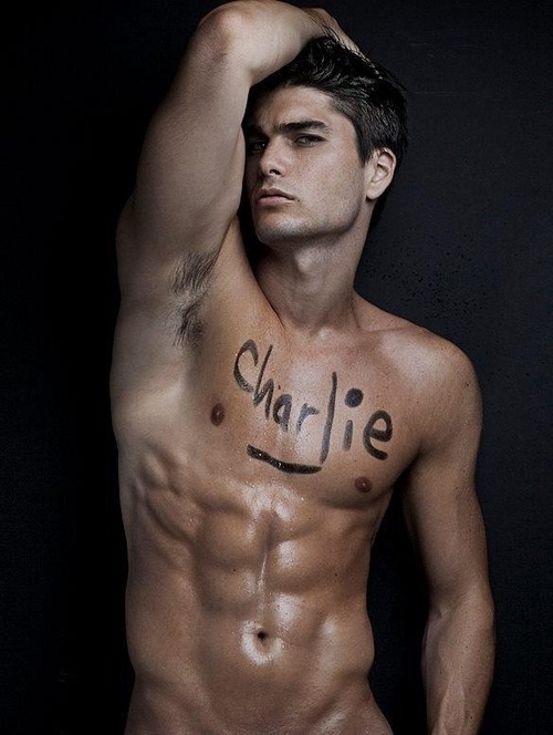 Modelo sexy Charlie Matthews 5